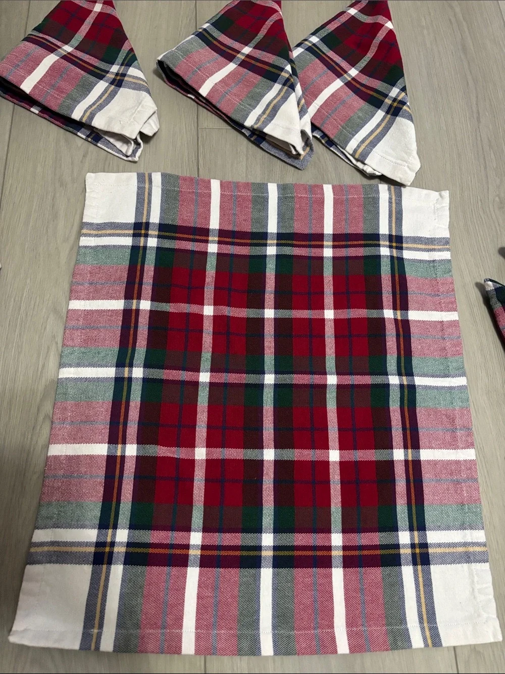 Williams Sonoma Classic Tartan Plaid Red Green Blue 100% Cotton Napkins 7 Italy